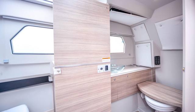 320GTO-798 yacht for sale 14