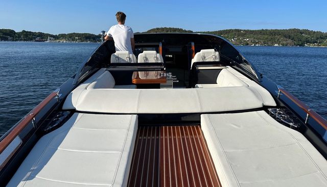 RIVAMARE 38 yacht for sale 3
