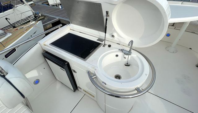 DRAGONFLY yacht for sale 38