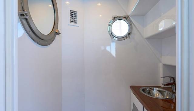 AVENTURER yacht for sale 34