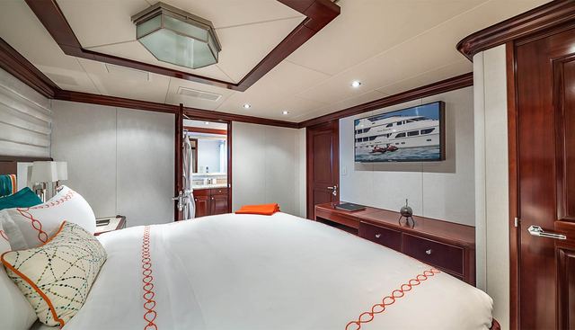 CARTE BLANCHE yacht for sale 32