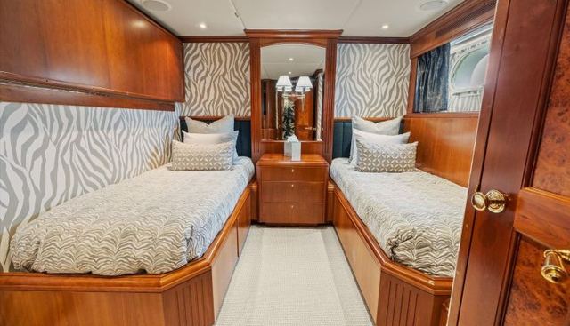 DIRT POOR yacht for sale 74