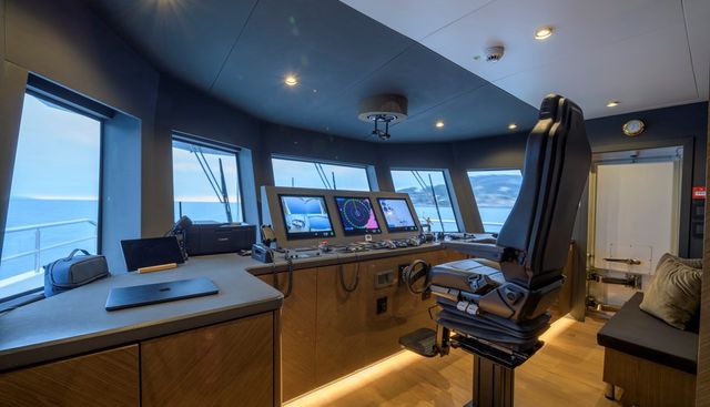 EBYSHINE yacht for sale 27