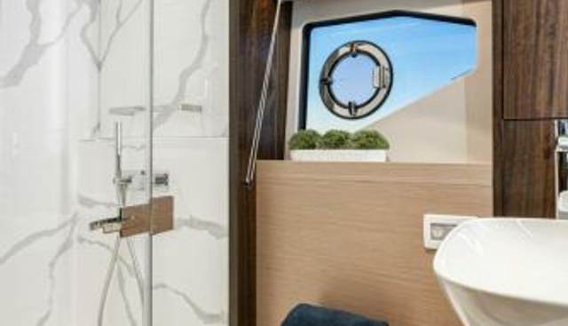 MANHATTAN 55 yacht for sale 15