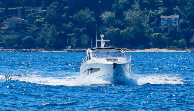 MAD 8 yacht for sale 7