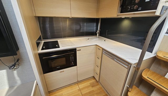 Bozzie yacht for sale 47