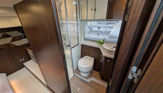 "Best in Class" yacht for sale 28