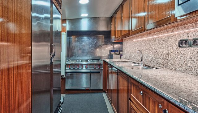 MADAME THELMA yacht for sale 39