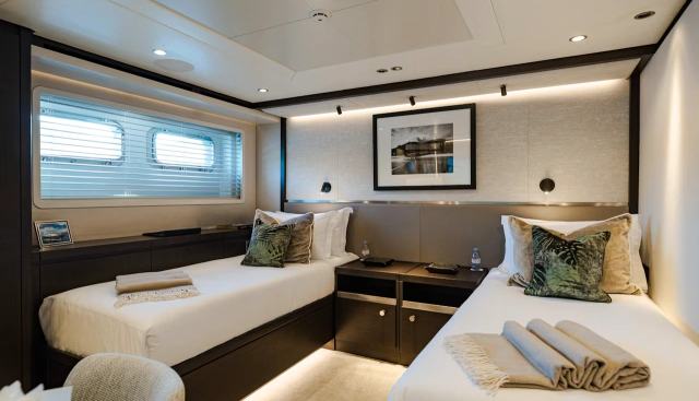 Emerald yacht for sale 27