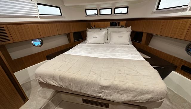 Greenline 42 yacht for sale 23