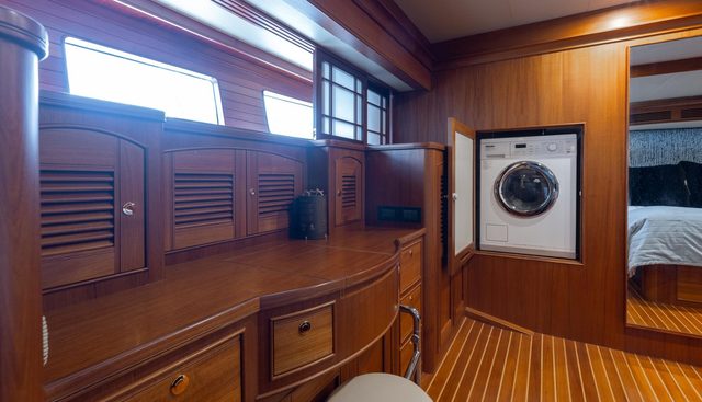 VIRGINIA SEA yacht for sale 17