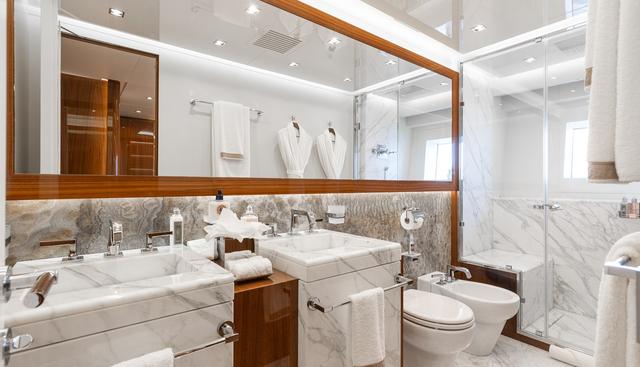 GOLDENEYE yacht for sale 25