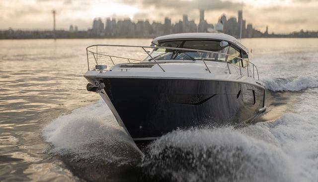 TIARA C49 COUPE yacht for sale 42