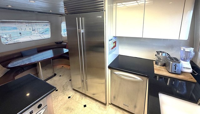 Hatteras 92' yacht for sale 7
