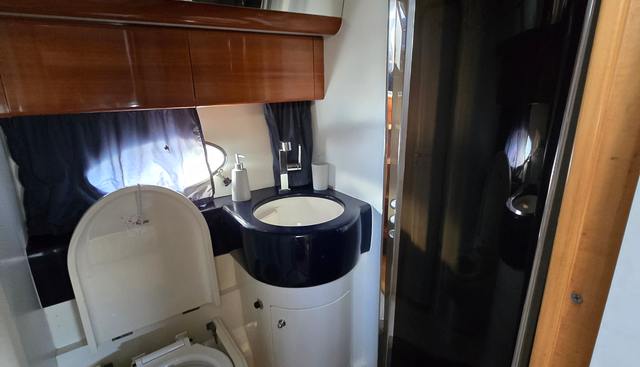 Princess V55 yacht for sale 10