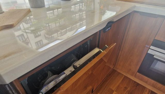 ALOUISE yacht for sale 24