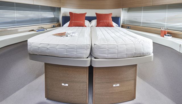 Theo yacht for sale 25