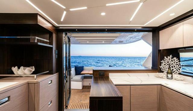 MANHATTAN 55 yacht for sale 8