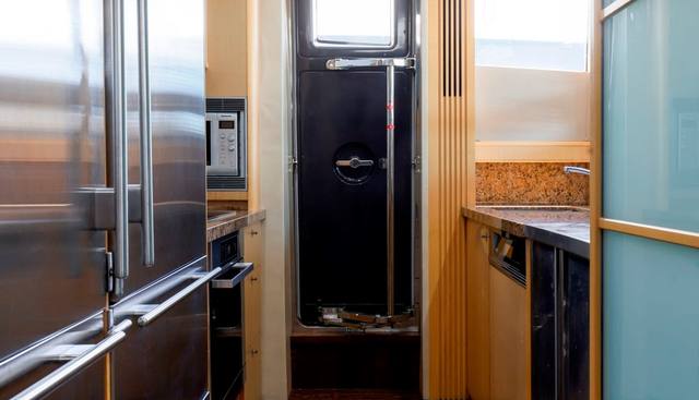 PRINCESS 85 yacht for sale 32