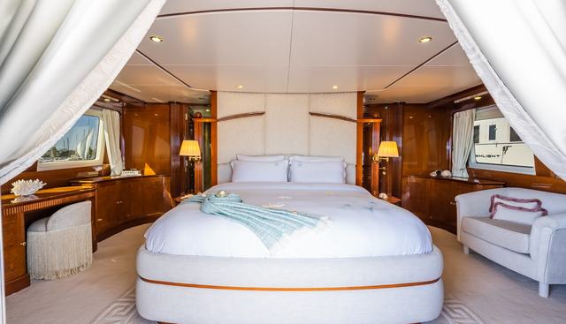 STELLA FIERA yacht for sale 34