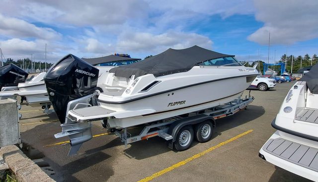 F700 yacht for sale 4