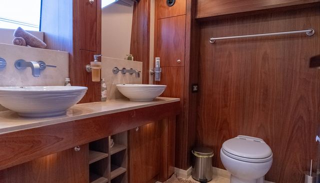 ROUND MIDNIGHT yacht for sale 37