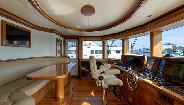 LUCY yacht for sale 22