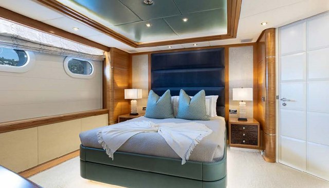VIBRANCE yacht for sale 18