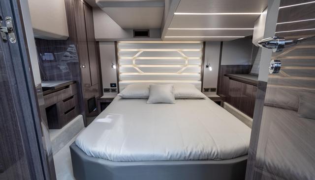 425HTS-074 yacht for sale 19