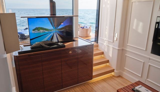 PICCHIOTTI 24 yacht for sale 15