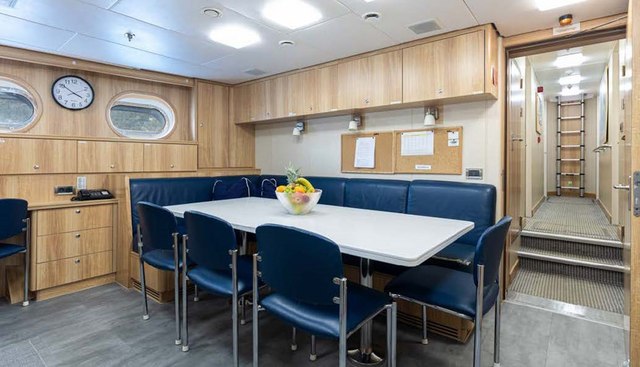 VIBRANCE yacht for sale 47