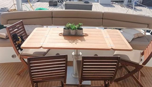 MANHATTAN 70 yacht for sale 10