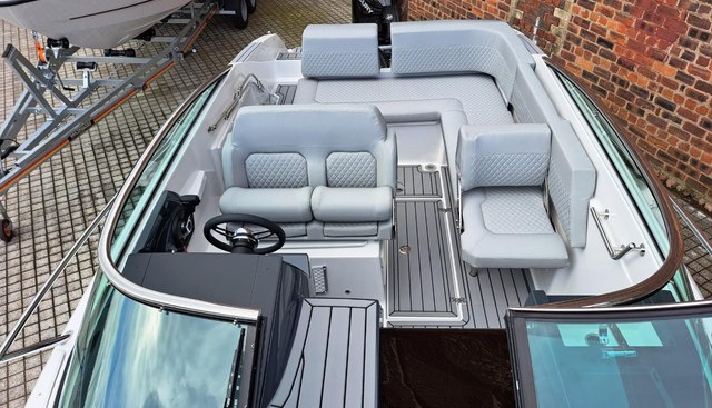 Great Cockpit Layout yacht for sale 22