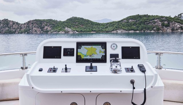 AYSHA yacht for sale 35