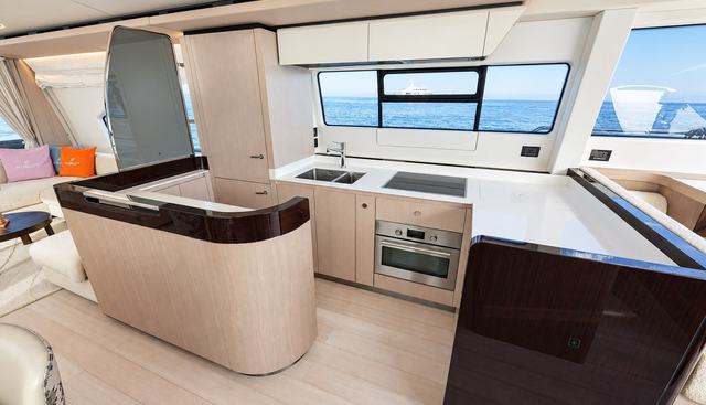 BELLA KATRIN - AZIMUT 72 yacht for sale 10