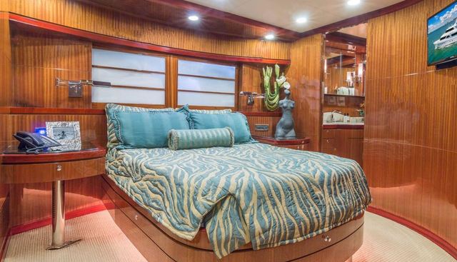 ROBIN'S NEST yacht for sale 15