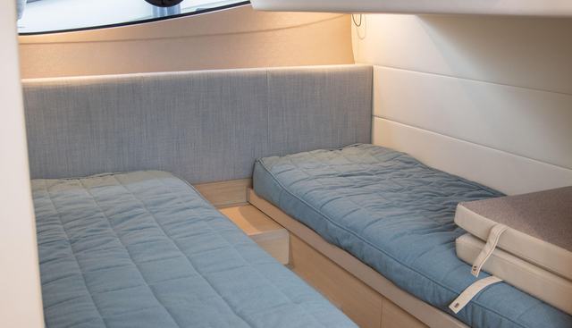 Bozzie yacht for sale 90