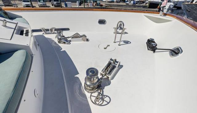 DIRT POOR yacht for sale 10