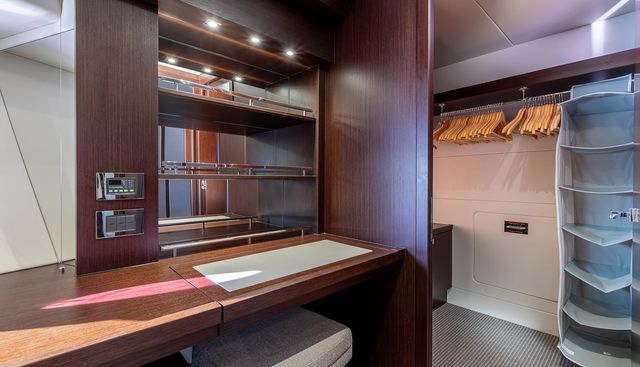 INSOMNIA yacht for sale 23