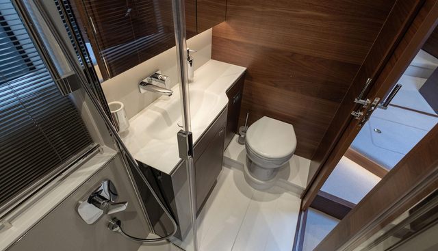 V55132 yacht for sale 38