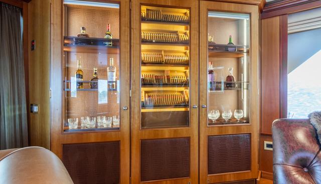 THE WELLESLEY yacht for sale 45