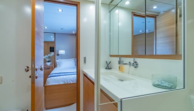 HUMMINGBIRD yacht for sale 14