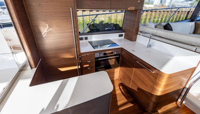 F58015 yacht for sale 23