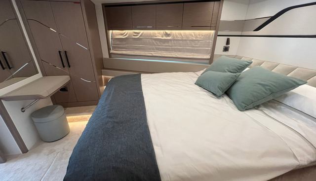 PREDATOR 75 yacht for sale 32