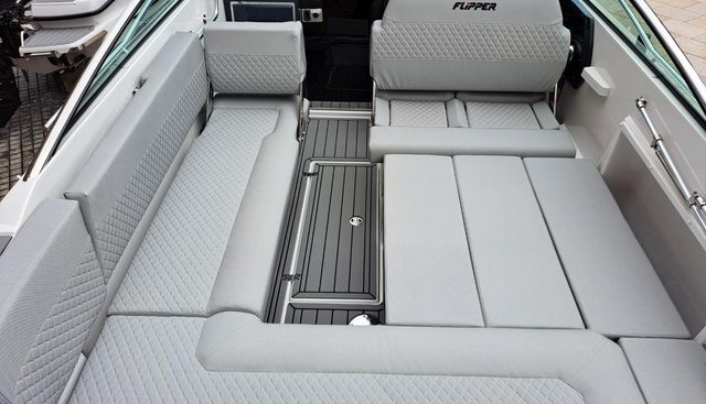 F700 yacht for sale 24