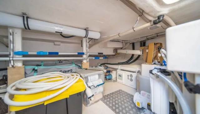 Escape yacht for sale 35