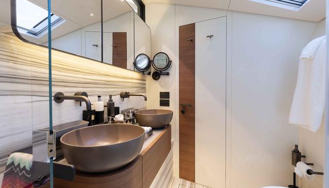 CHAMELEON yacht for sale 44