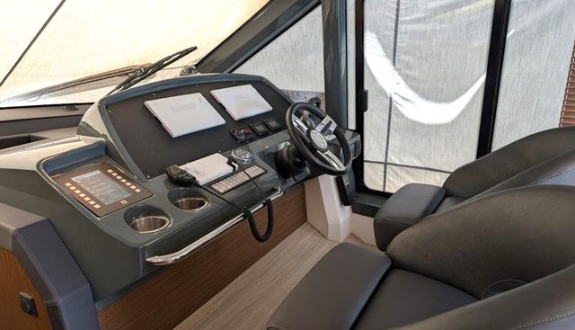R40 yacht for sale 17