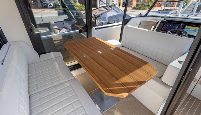 340GTWA-179 yacht for sale 2