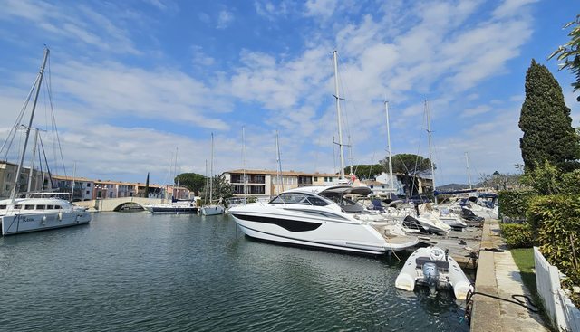 Bozzie yacht for sale 73